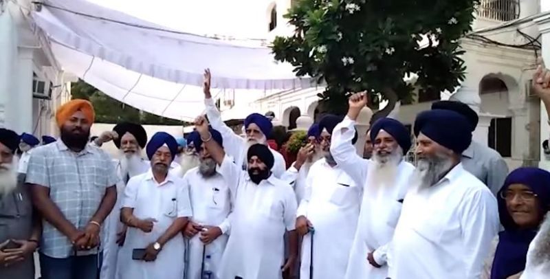 500 Sikh pilgrims cross Pak for Guru Nanak Dev's 550th birth celebrations