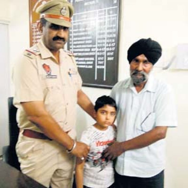 7-year-old child spends three days beside mother’s body