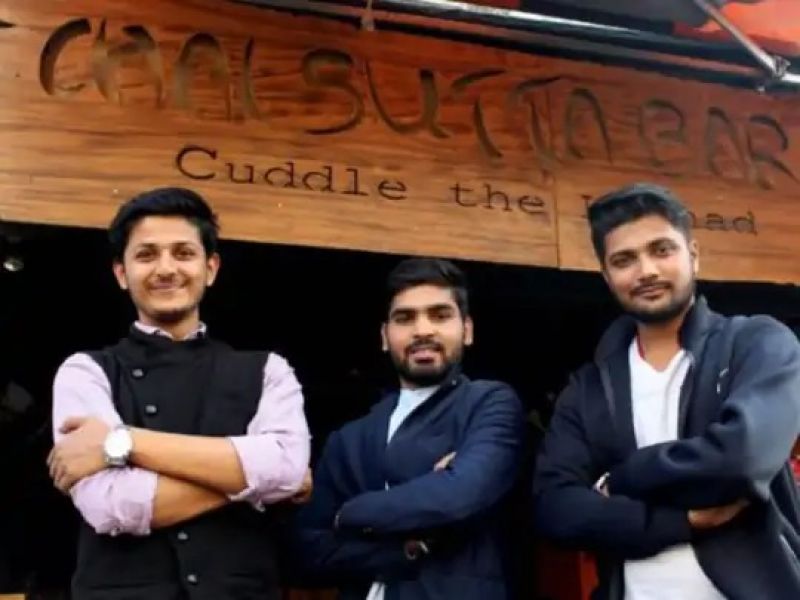 After leaving UPSC, the young man started selling tea with his friend