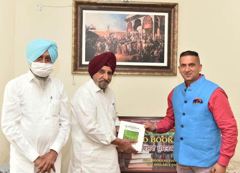 Tript Bajwa Launches pictorial visuals depicting significance of books