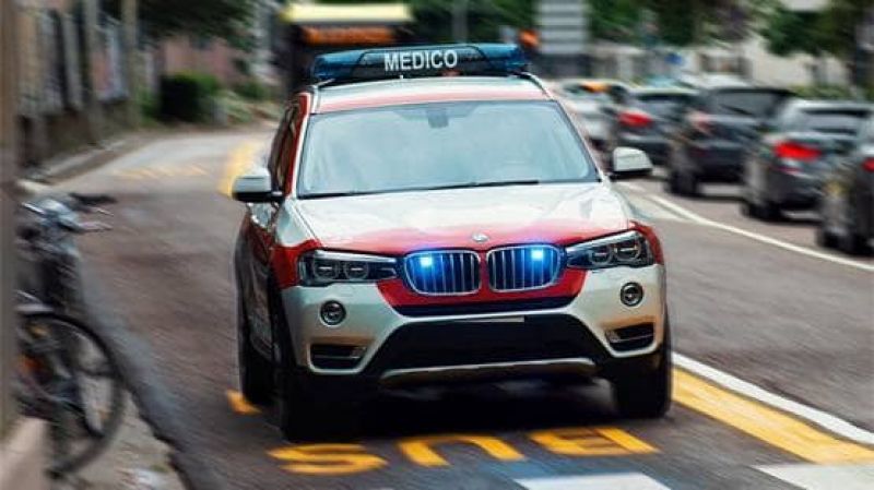 The rich made the ambulance taxi, the heavy traffic passing in minutes