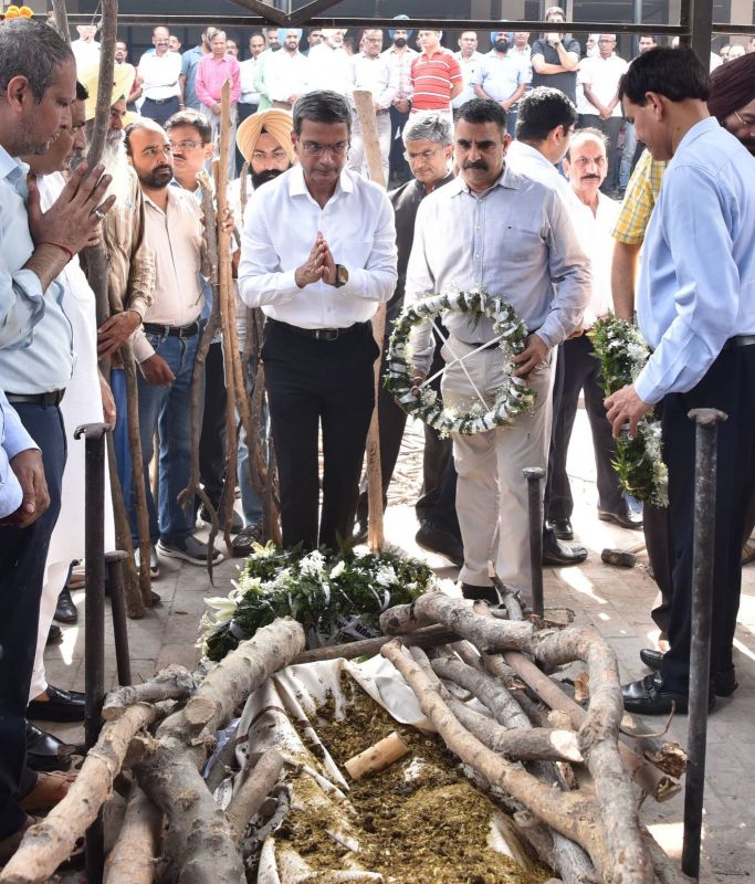 Final Farewell to Prof BC Verma with tearful tributes