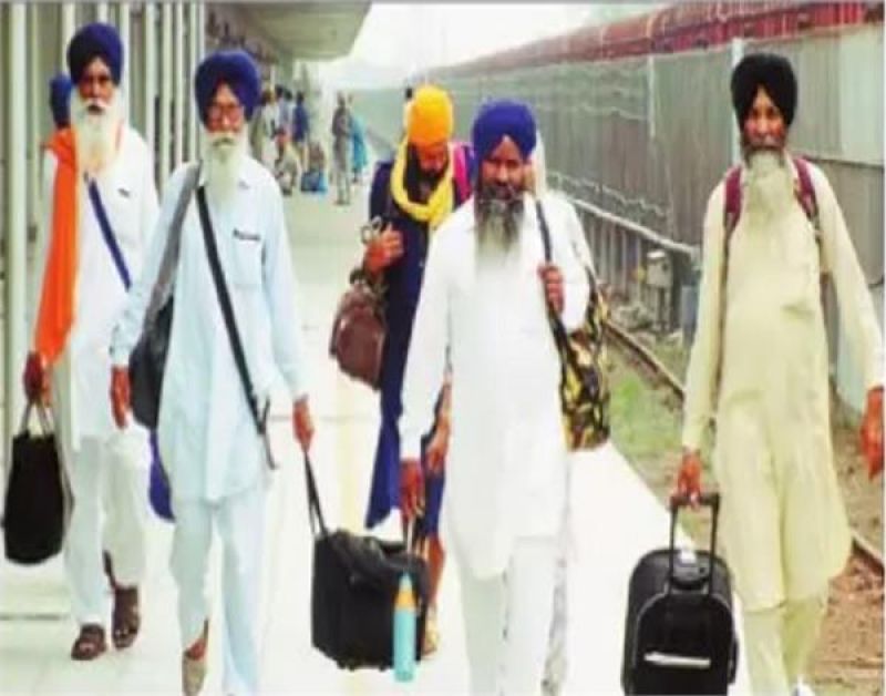 Sikh pilgrims reach Pakistan