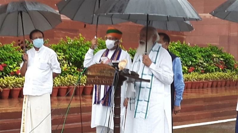 PM urges MPs to put difficult questions while giving room to Government to respond