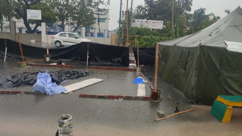 Damage to tents and trolleys of farmers sitting on Delhi border due to rains