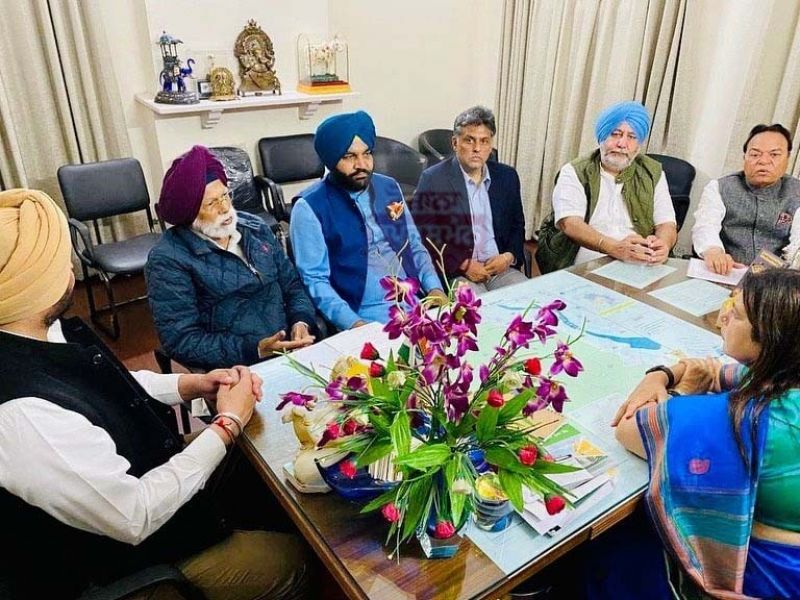 6 Congress MPs from Punjab meet Union Minister Meenakshi Lekhi
