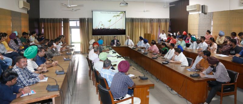 US EXPERT DELIVERS A TALK ON DIGITAL AGRICULTURE AT PAU