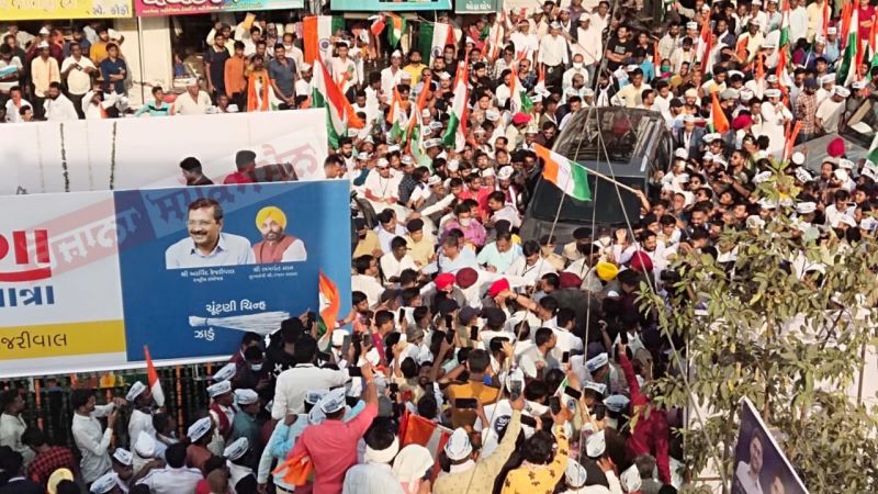 Bhagwant Mann and Arvind Kejriwal at Ahmedabad roadshow