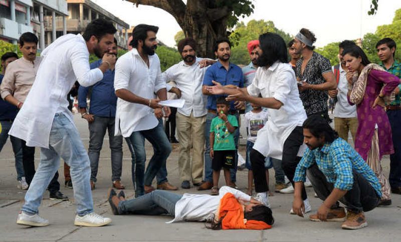 Street play on tobacco
