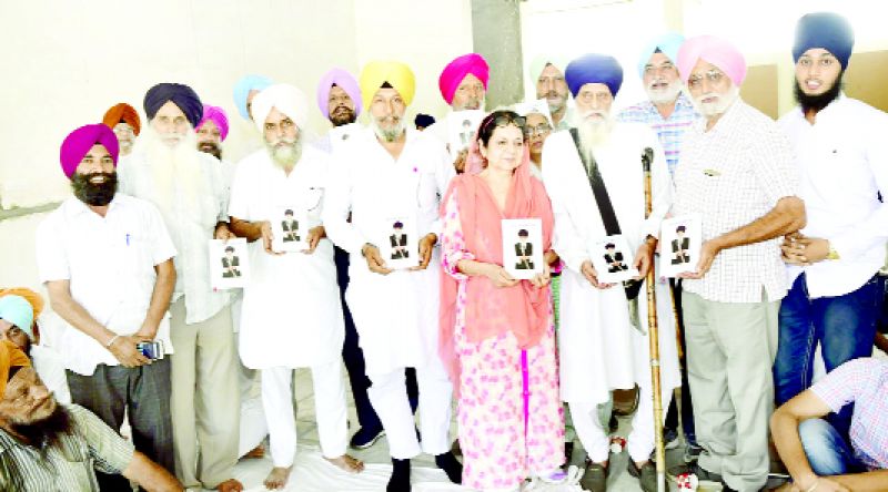 Members of 'Ucha Dar Babe Nanak Da