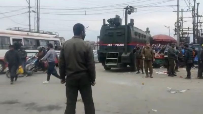 Grenade attack in Jammu and Kashmir injures 20 people,one killed