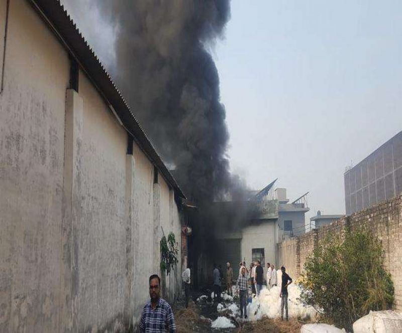 fire in thread factory ludhiana 