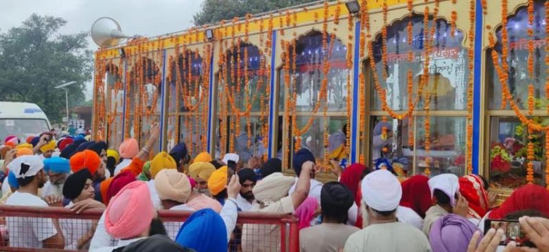 Welcomes the International Nagar Kirtan entered India