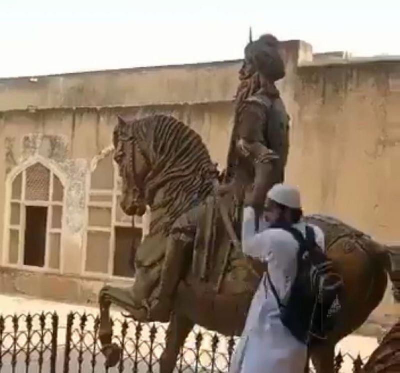 Statue of Maharaja Ranjit Singh demolished 