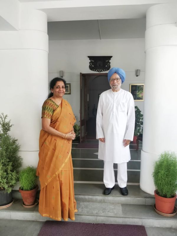 Nirmala Sitharaman Meets Manmohan Singh