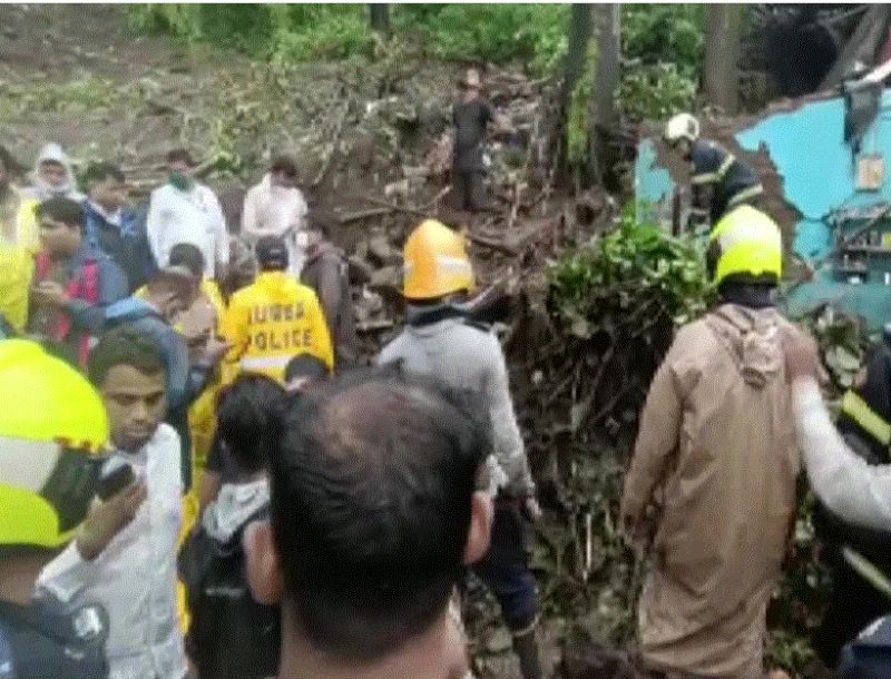 Heavy rains in Mumbai cause wall collapse, killing 14