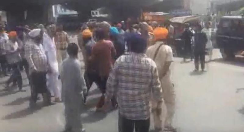 Clash between Sikh organizations and supporters of Dera Sirsa