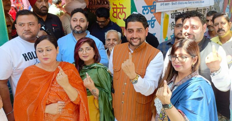 MLA Sheetal Angural with family