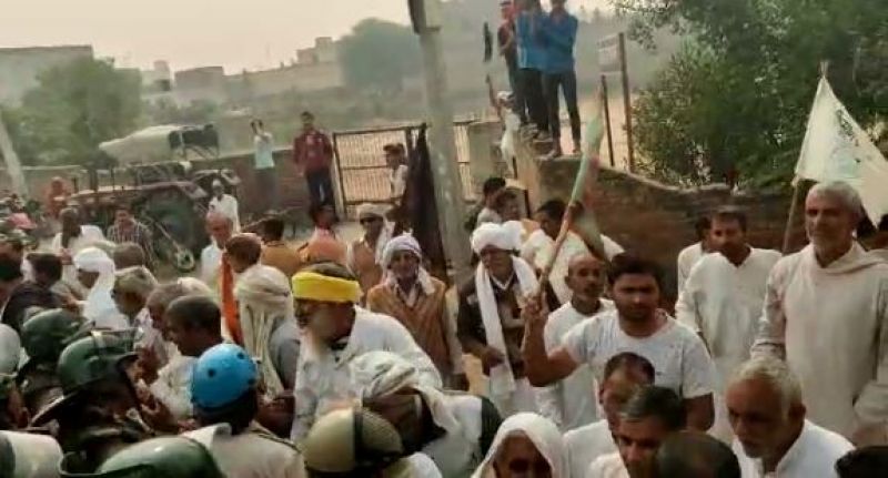 BJP Rajya Sabha member surrounded by farmers in Narnaud