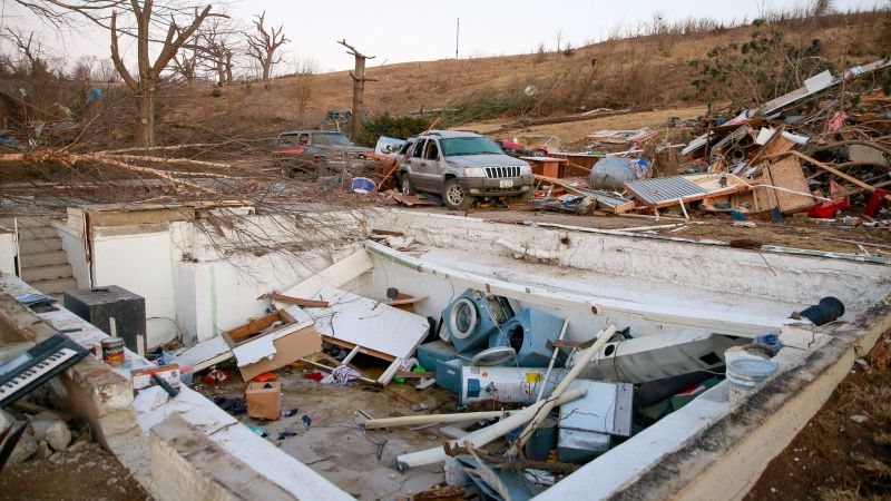 7 killed in storm in Iowa 7 killed in storm in Iowa