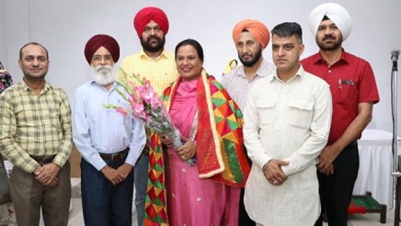 Surjit patar inaugurates handicrafts exhibition Surjit patar inaugurates handicrafts exhibition