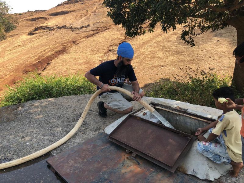 'Khalsa Aid' standing with people suffering from drought in Maharashtra