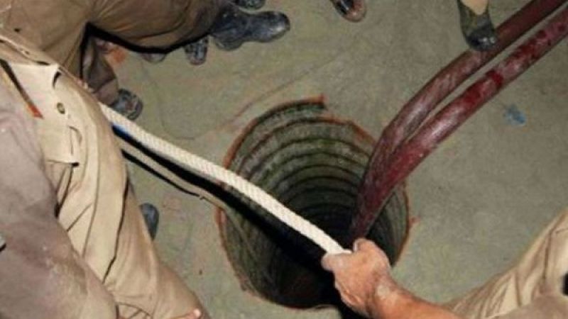 2 year old kid dropped in Borewell Punjab