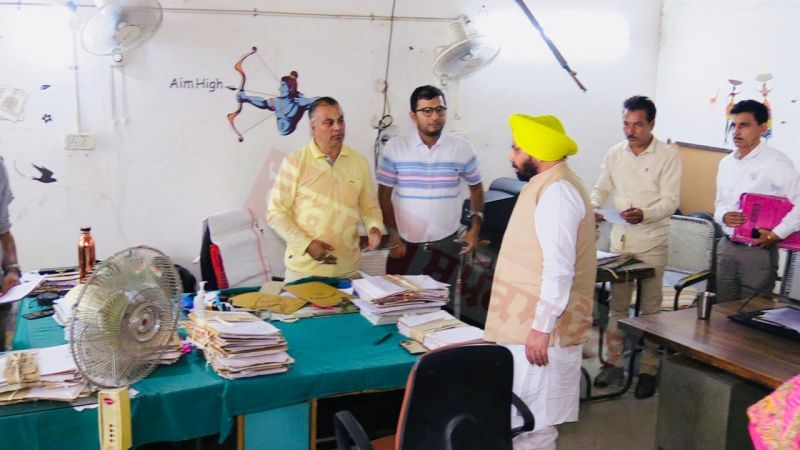 PWD Minister surprise visit to 17 offices of the department