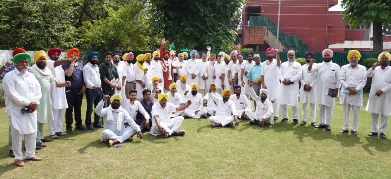 ozens of leaders leaving Congress, Akali Dal and LIP join AAP