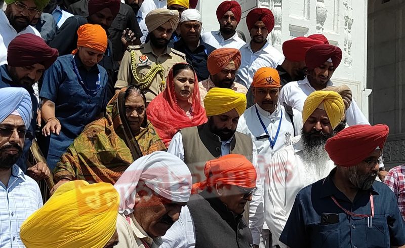 Punjab Governor CM Mann paid obeisance at darbar sahib Punjab Governor CM Mann paid obeisance at darbar sahib 