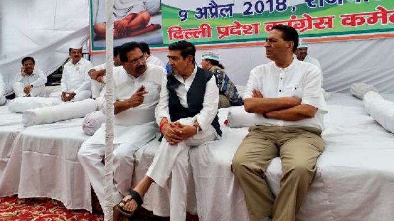 controversy at rajghat after reaching sajjan and tytlor