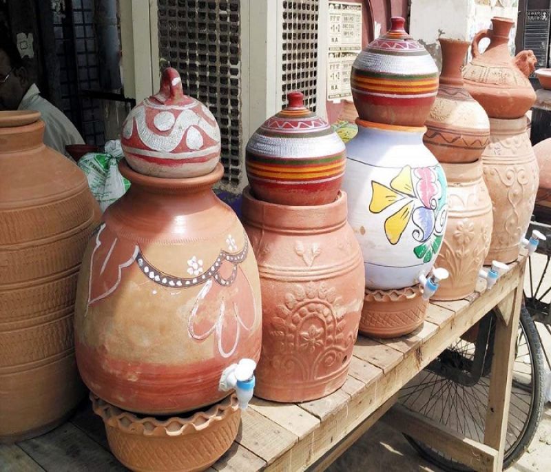Earthen pot