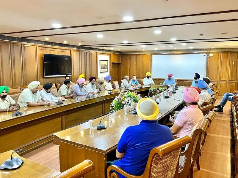 Private bus operators meeting with Finance Minister and Transport Minister