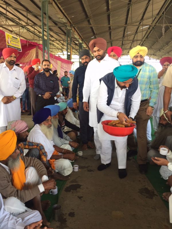 Sukhjinder Singh Randhawa langar sewa at Dana Mandi Sukhjinder Singh Randhawa langar sewa at Dana Mandi
