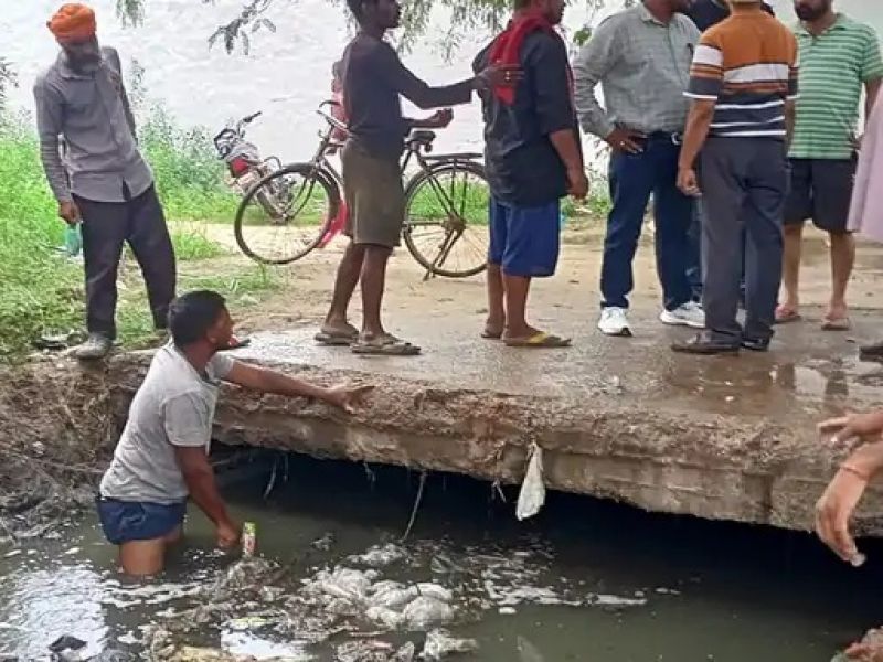 2 year old child fell into drain in Kapurthala 2 year old child fell into drain in Kapurthala
