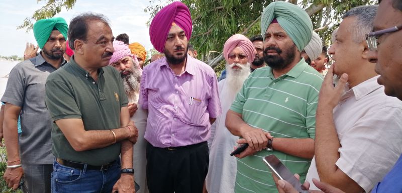 Sukhbinder Singh Sarkaria takes stock of flood like situation in Ropar and Phillaur