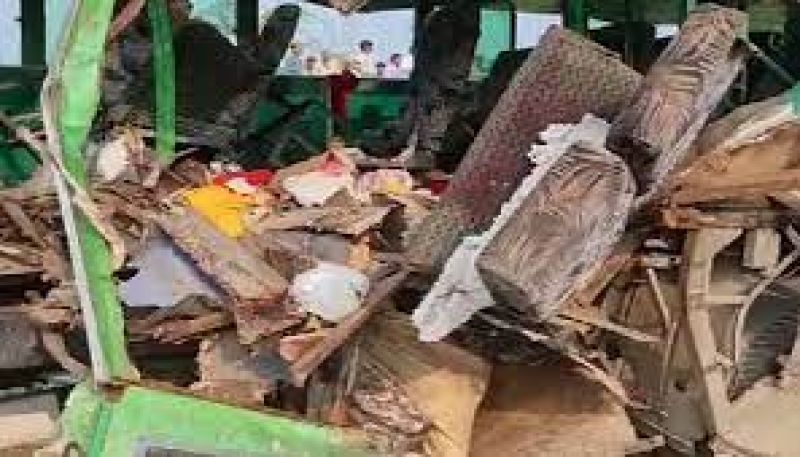 27 injured as Delhi-Bahraich bus collides head-on with truck in UP's Barabanki 27 injured as Delhi-Bahraich bus collides head-on with truck in UP's Barabanki