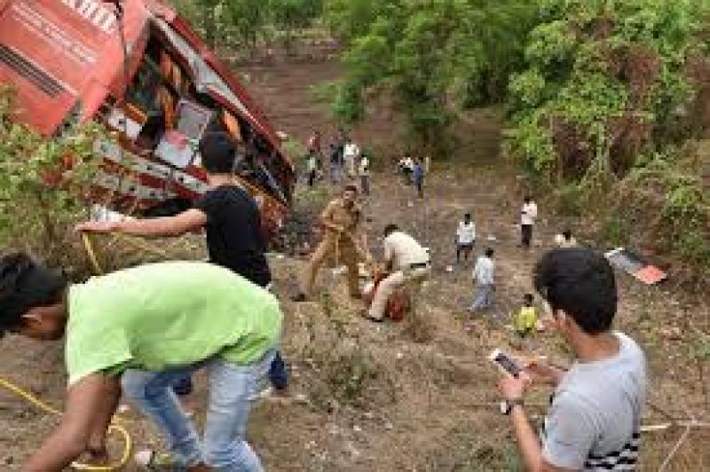 many killed and several injured after truck accident pune-satara highway