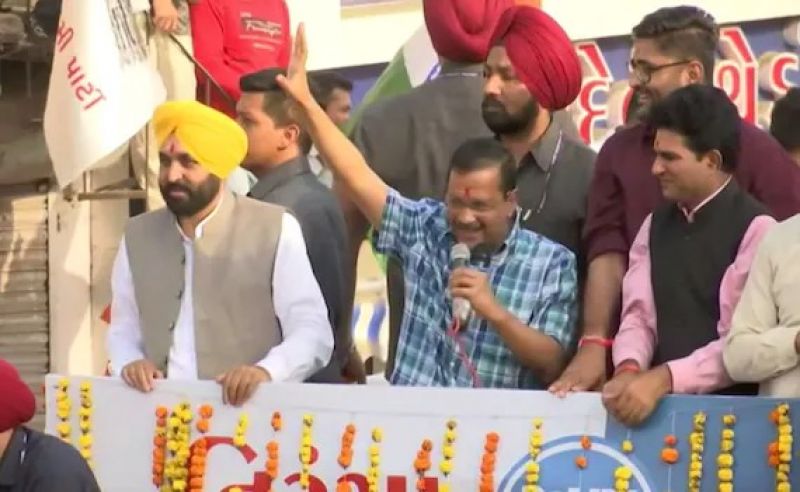 Bhagwant Mann and Arvind Kejriwal at Ahmedabad roadshow