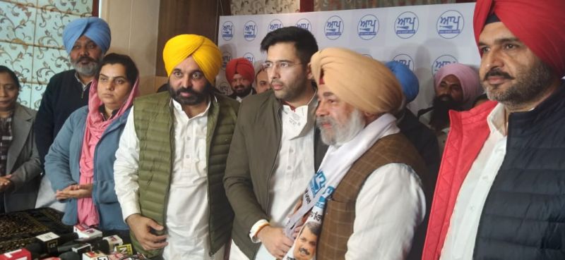 Sr. Congress leader Lalli Majithia joins AAP, will contest from Majitha