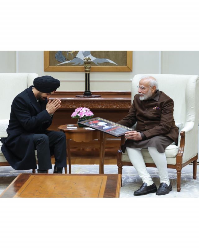 Punjabi singer Diljit Dosanjh met PM narendra Modi Punjabi singer Diljit Dosanjh met PM narendra Modi