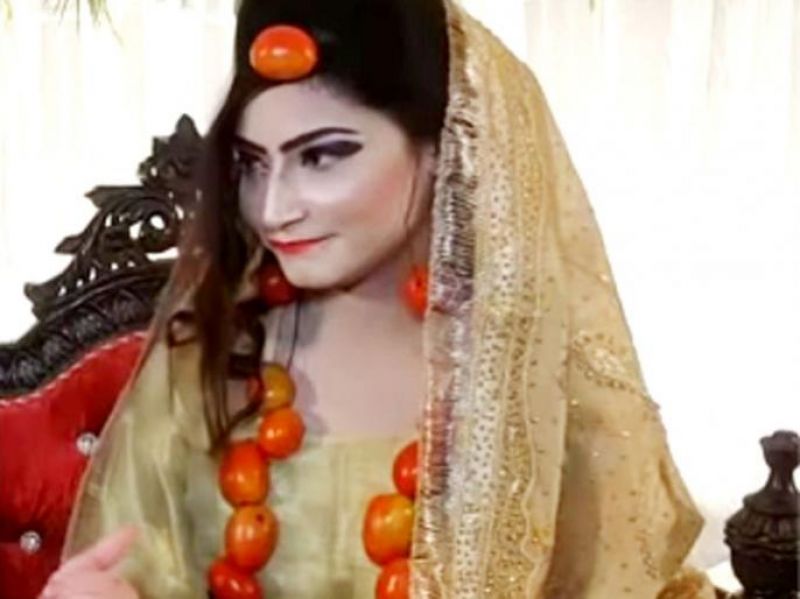 Pakistan Bride Wear Tomato jewellery in Her Wedding Video is going Viral
