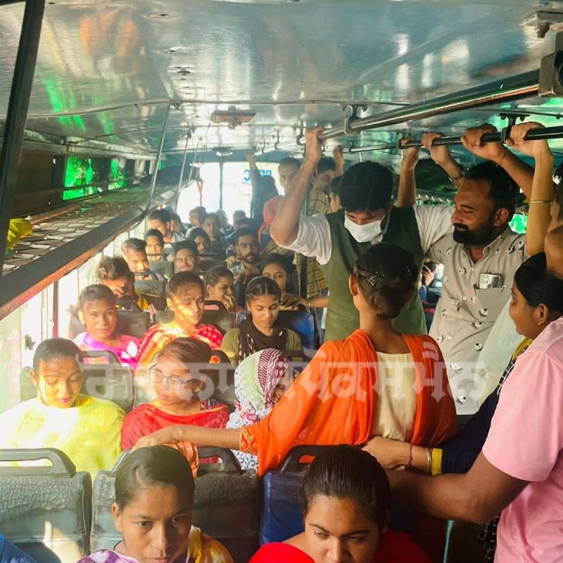 Punjab Transport Minister Raja Waring in roadways bus 