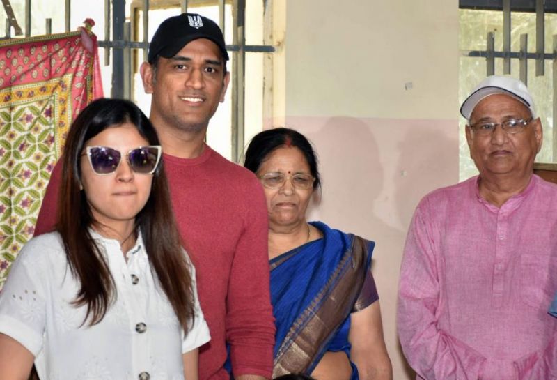MS Dhoni casts vote with his family in Ranchi 