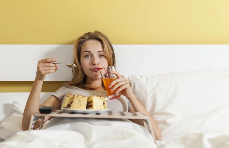  Eating in bed can make you sick