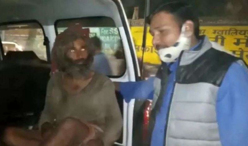 The beggar was shivering with cold, the DSP stopped the vehicle and then the officer of his batch came out