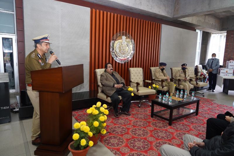 -Punjab Police’s Saanjh distribute “Packets of Joy and Cheer” under project Winter Warmth