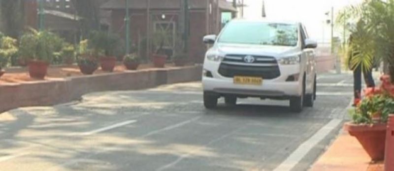 Taxi rams into Pariament barricade