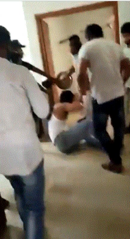 Unable to save Corona's patient, the doctor was beaten by family members