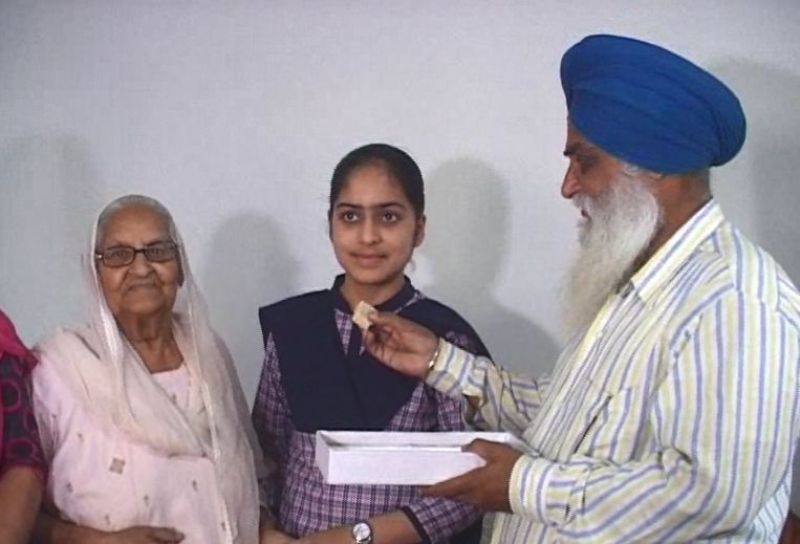Damanpreet with her parents